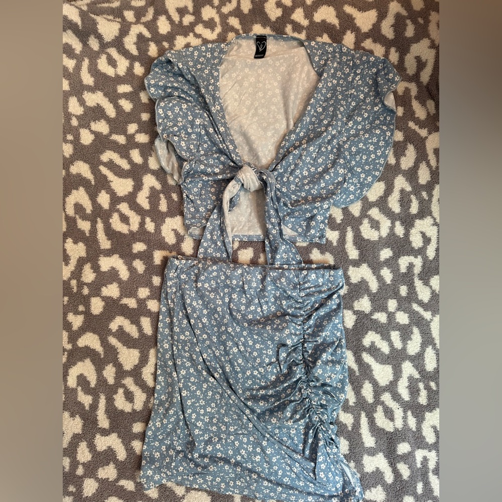 Two piece set, super soft.